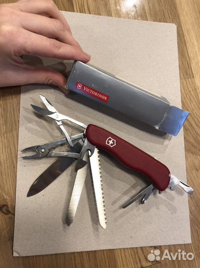 Нож Victorinox WorkChamp red 0.9064