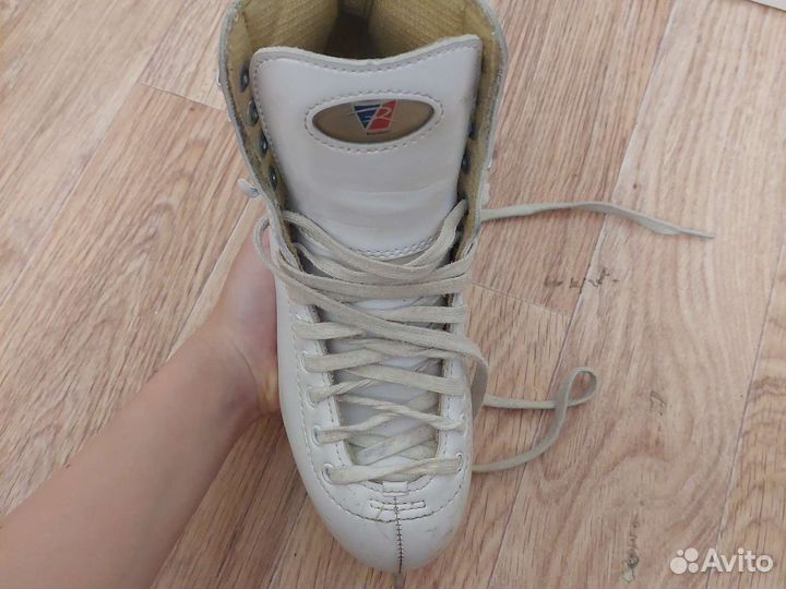 Фигурные коньки riedell