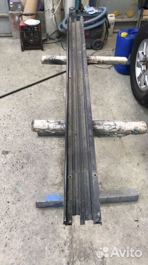 Подножка левая toyota 200