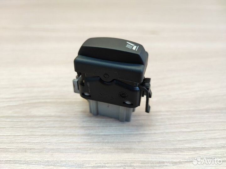 Кнопка обогрева сидений Renault Logan