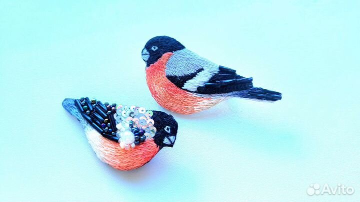 Брошь птица гладь