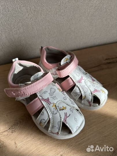 Сандалии для девочки