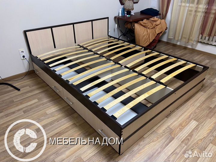 Кровать