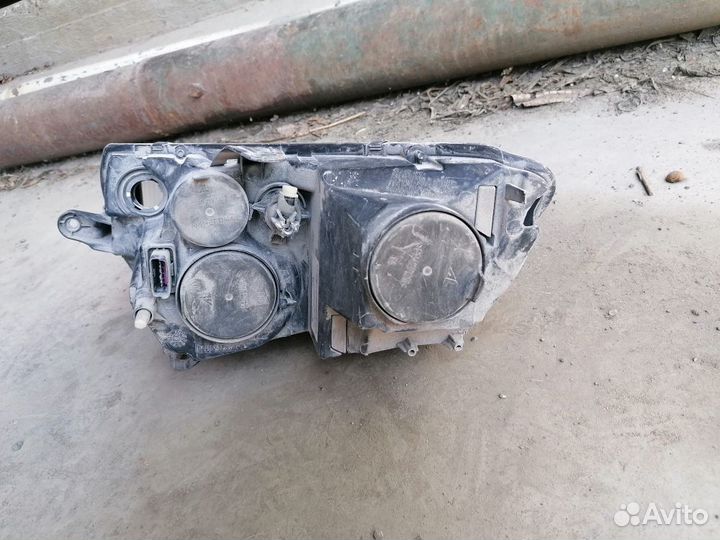 Фара правая Renault Logan