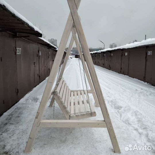 Садовые качели из дерева