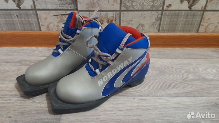 Продам ботинки 32р