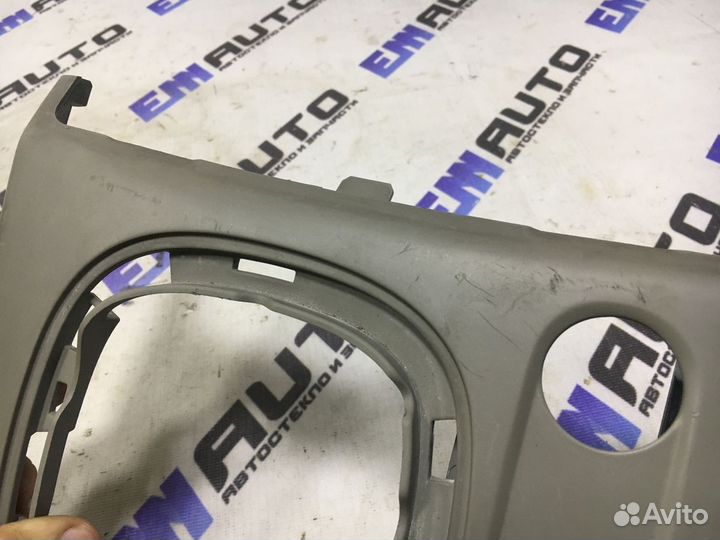 Накладка центральной консоли Рено Сценик 2