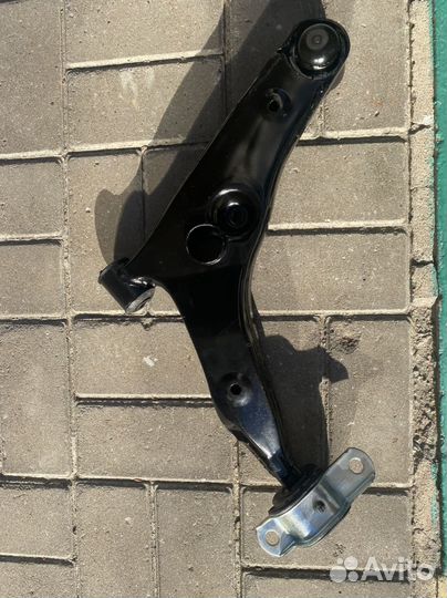 Рычаг передний левый нижний