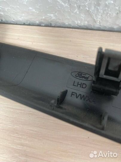 Накладка на торпедо (консоль) нижняя Ford Kuga 2