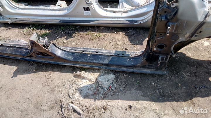 Порог с лонжероном правый Astra H 5Д