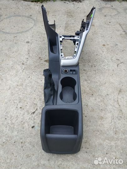 Консоль пола Ford Focus III (2011-2019)