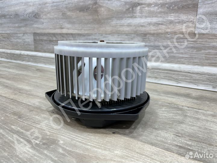 Моторчик печки вентилятор Infiniti QX80 QX70 QX50