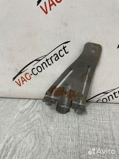 Кронштейн подушки безопасности левый Skoda Yeti