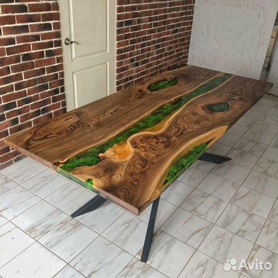 Стол из массива дерева