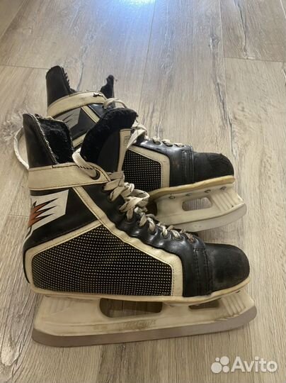 Коньки хоккейные