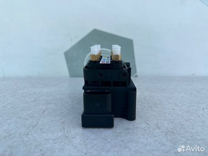 Блок клапанов пневмоподвески Mercedes Ml W164