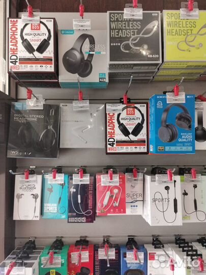 Беспроводные/проводные наушники в ассортименте