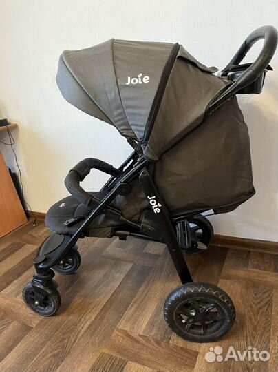 Прогулочная коляска с надувными колесами joie
