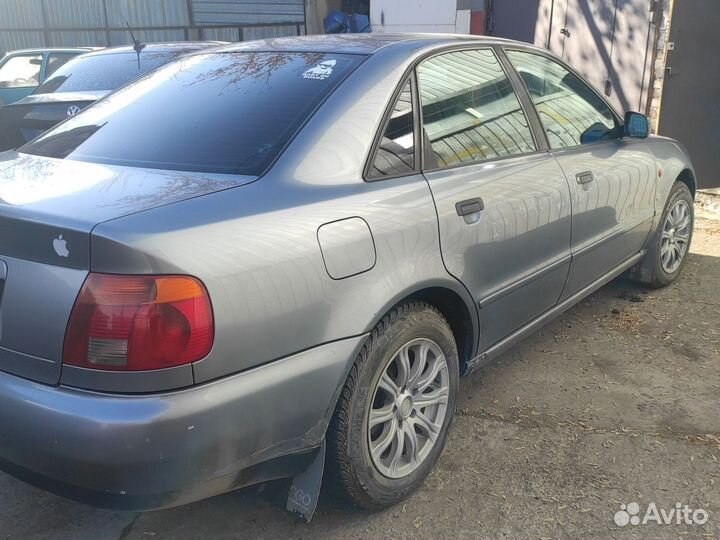 Audi A4 1.8 МТ, 1995, 256 352 км