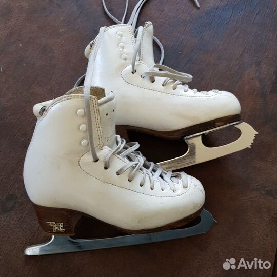 Коньки фигурные Risport