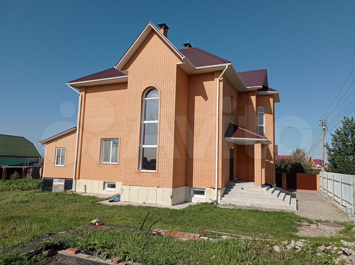 Коттедж 257,2 м² на участке 11,2 сот.