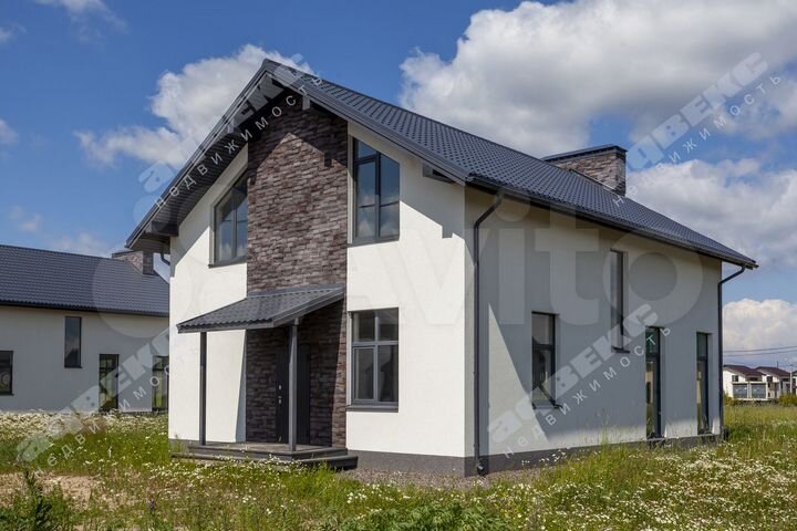 Коттедж 203 м² на участке 14 сот.