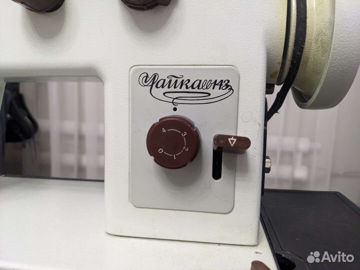 Швейная машинка Чайка 143
