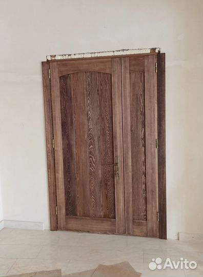 Дверь из массива кедра