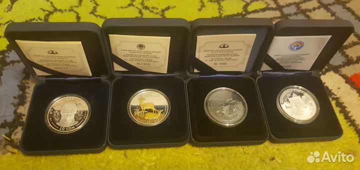 Коллекционные серебренные монеты Киргизии 10 сом