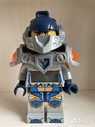 Lego будильник с рыцарем