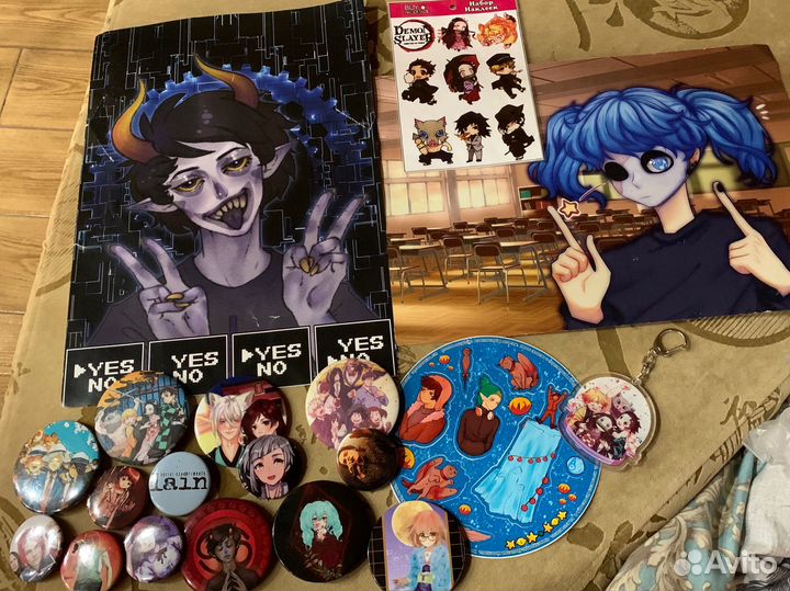 Аниме фандом мерч очень много