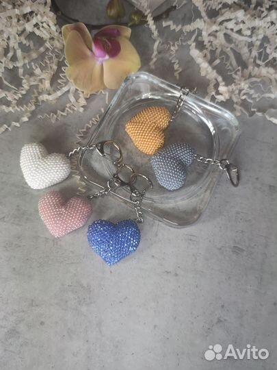 Брелок сердечко из бисера