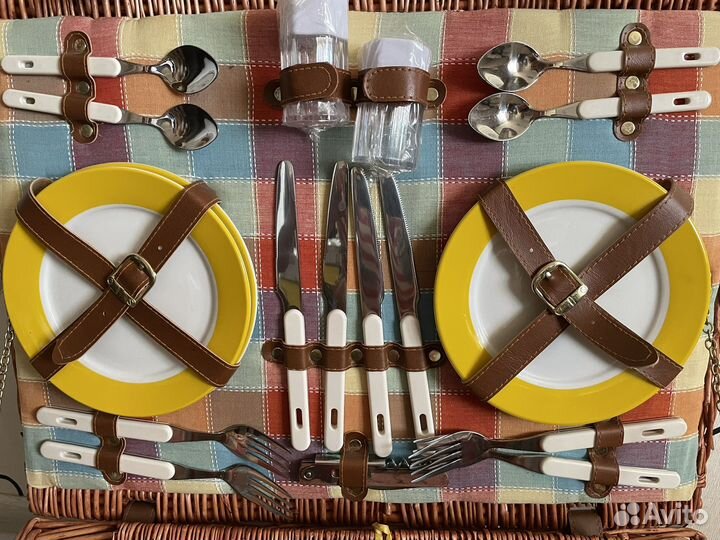 Набор для пикника в чемодане