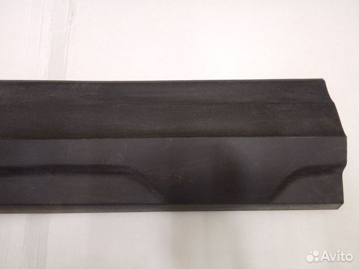 Накладка двери передней левой Volkswagen Taos 1