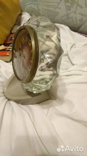 Часы на подставке коллекционные 