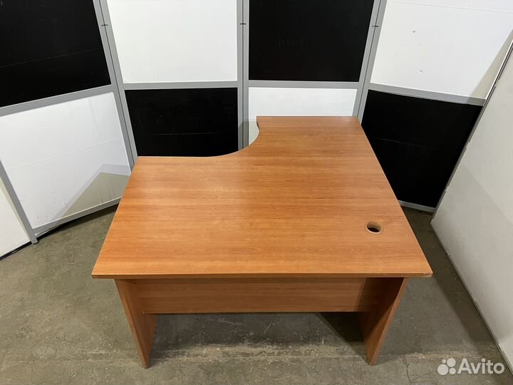 Стол офисный угловой 120х120х73см