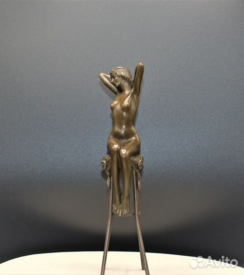 Бронзовая статуэтка 