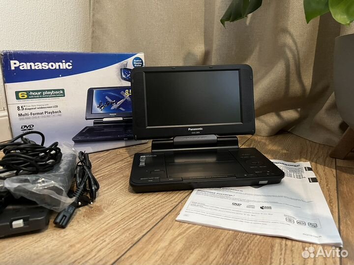 Портативный видеопроигрыватель Panasonic DVD-LS835