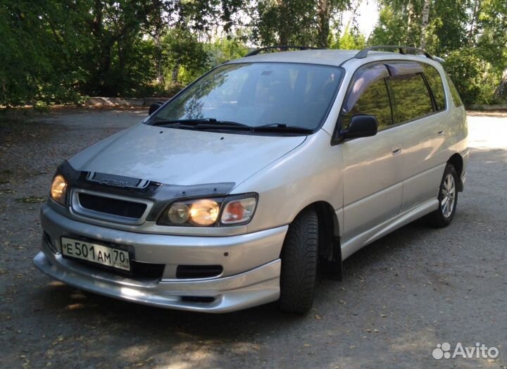 Накладки на пороги Toyota Ipsum Hippo