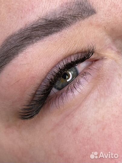 Наращивание ресниц и оформление бровей