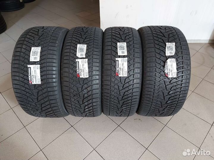Yokohama BluEarth Winter V905 275/45 R21 и 315/40 R21