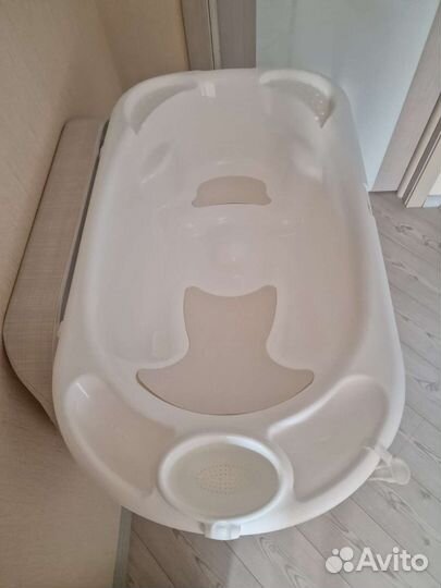 Детская ванночка с подставкой и пеленальным столом