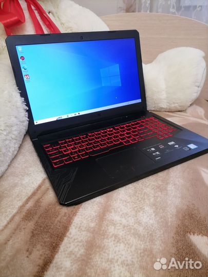 Asus Tuf Gaming i7 8750H/16 GB/GTX1050/SSD+HDD