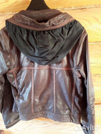 Кожанная женская куртка р-р 44
