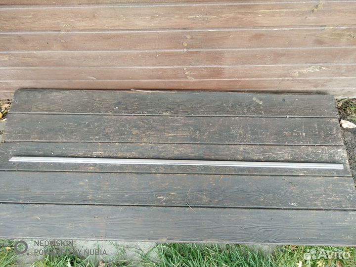 Молдинг стекла передний левый Шкода Супеб 08-15