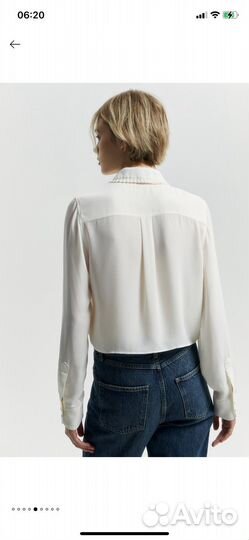 Укороченная блуза прямого кроя со съемным бантом