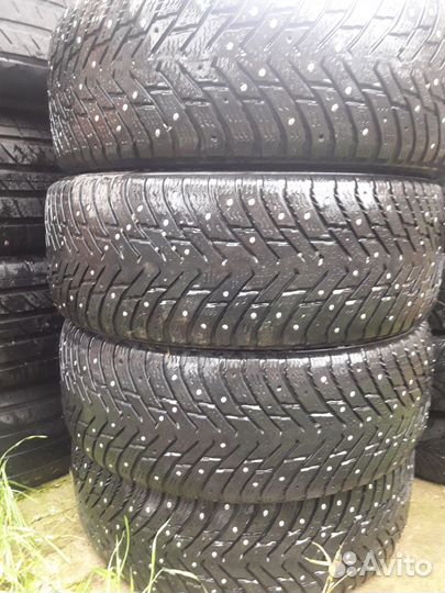 Nokian Tyres Hakkapeliitta 8 215/60 R16