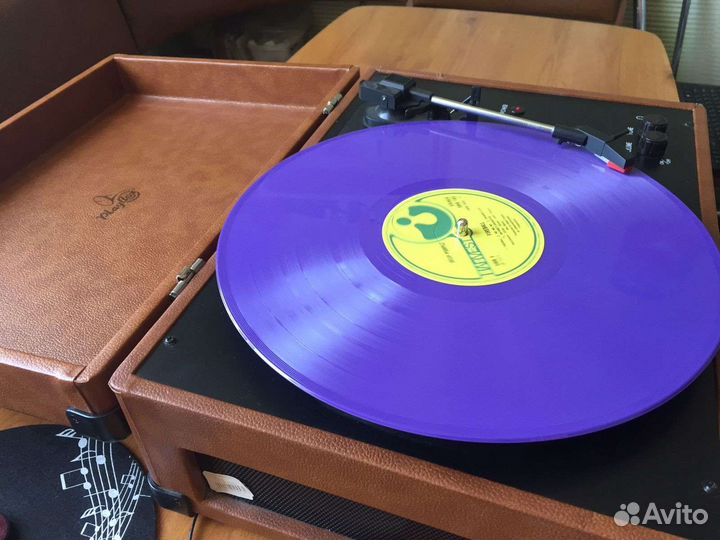 Виниловый проигрыватель