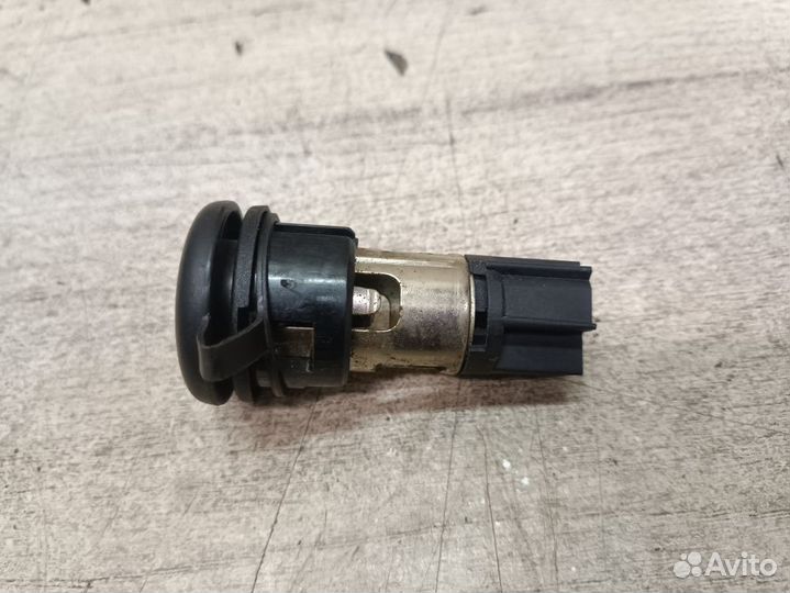 Гнездо прикуривателя Mazda Tribute I (2000—2004)