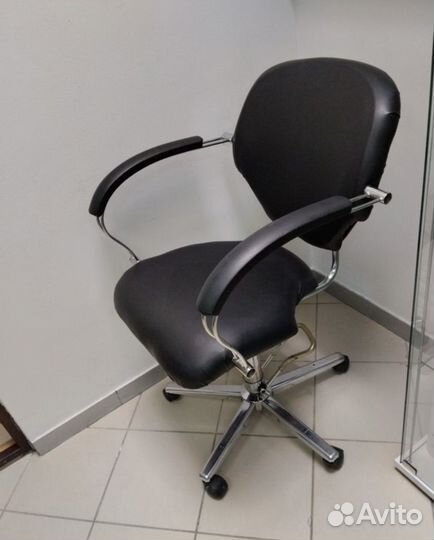 Парикмахерское кресло